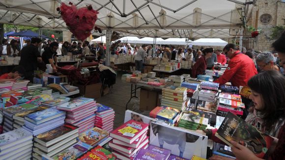 Sant Cugat celebrarà Sant Jordi amb un centenar de parades de roses i llibres
