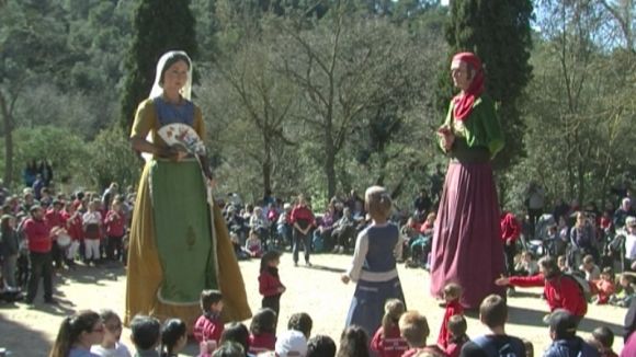 Els Geganters i el 'Ballem per seu lliures' de l'Esbart i del Grup Mediterrània protagonitzen el 'NiTrad'