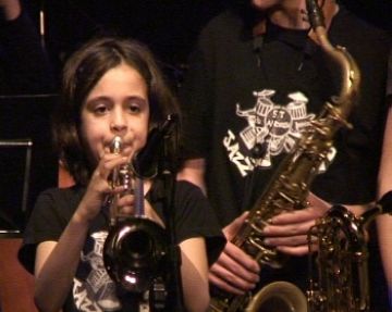Alt: El Siglo s'omple de gom a gom amb l'actuació de la Sant Andreu Jazz Band, la jove d'Europa