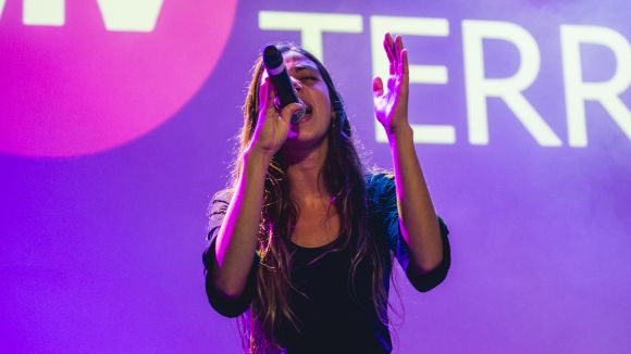 La cantant santcugatenca Sara Terraza participa avui al concert solidari 'Folk per la Llibertat' al CAT