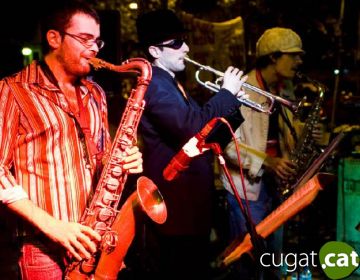 Se Atormenta Una Vecina omple el parc Ramon Barnils amb 'disco-funk' i rumba