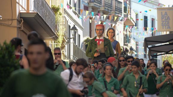 El seguici i el pregó del Club Rugby Sant Cugat donen avui el tret de sortida a la Festa Major