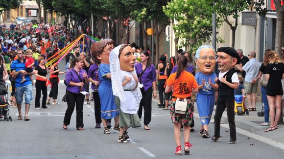 Esclat de tradició aquest dissabte amb el seguici de Sant Pere i el Paga-li Joan