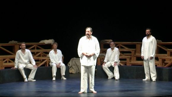 Josep Maria Pou defensa davant del Teatre-Auditori la integritat de Sòcrates