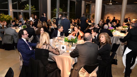 El sopar benèfic de l'AECC recull 20.000 euros que donarà a investigació