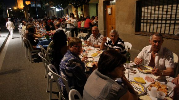 Els veïns del Monestir celebren avui el sopar popular del barri