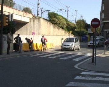 Els talls de trànsit de la zona de l'estació sorprenen veïns i conductors malgrat la senyalització