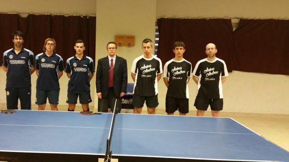 La UESC de tennis taula guanya davant els Amics de Terrassa i opta a l'ascens