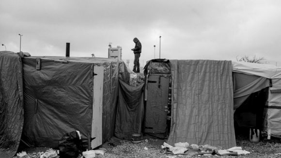 Els realitzadors del documental 'The Jungle' avancen el viatge a Calais davant la possible demolició del camp