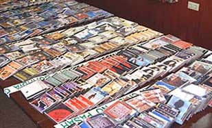 La policia local destrueix més de 1.500 cd's i dvd's il·legals incautats durant l'any passat