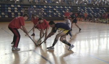 Alt: El 'Tots Podem' dóna un exemple d'integració a través de l'hoquei sala