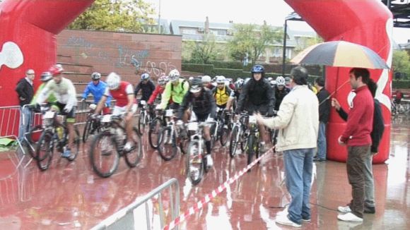 La 5a edició de la Transcollserola reuneix 110 participants, tot i la pluja