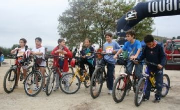 Or i bronze santcugatenc a la triatló infantil d'Igualada