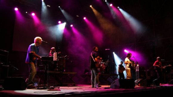 Alt: La Troba Kung-Fú actuarà a la Festa Major, que creix en espais autogestionats