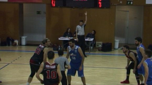 Alt: La UESC ven molt cara la seva derrota davant el líder