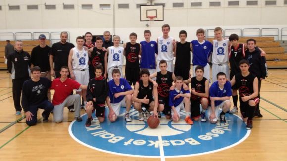 Alt: El cadet 3 de la UESC guanya el CB Mollet i ja és a semis del Català