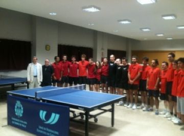 La UESC de tennis taula continua invicte i amb l'ascens en el seu punt de mira