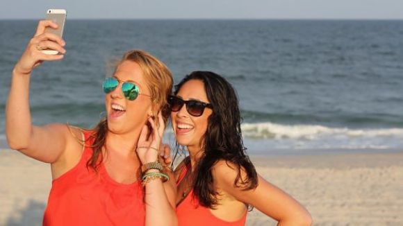 Elecció d'ulleres segons el tipus de cara, a l'espai 'Cuida't' del magazín