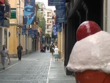 Alt: Els santcugatencs no renuncien a les vacances, tot i el mal temps i l'economia