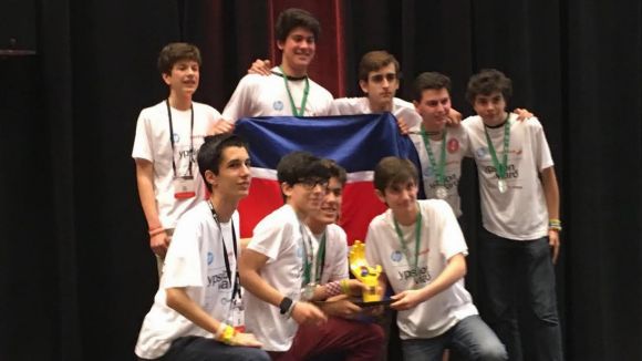 Un equip de nou alumnes del Viaró participa al torneig de robòtica First Lego League