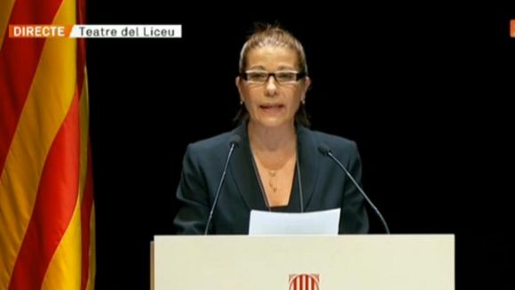 Emma Vilarasau rep la Creu de Sant Jordi i lamenta les injustícies socials