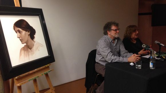 Lluís Ribas descobreix el retrat de Virginia Woolf pintat amb la tècnica de la grisalla
