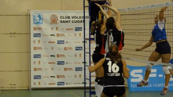 Alt: Clara victòria del Club Voleibol Sant Cugat davant del CV Leganés a casa