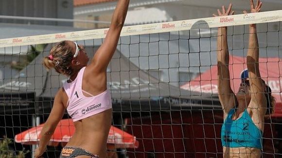 Taylor Paulson, Marta Garcia i Nuria de León tanquen la plantilla del Volei Sant Cugat