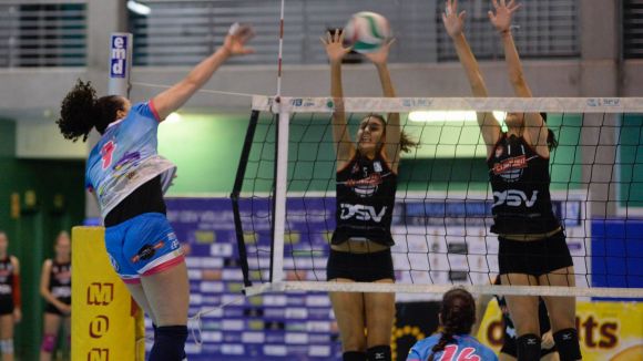 El DSV-Voleibol Sant Cugat mostra les urpes però acaba perdent a la pista del segon, el CV Haris