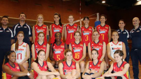 La selecció espanyola femenina de voleibol prepara el Mundial al CAR