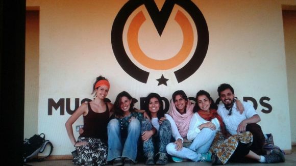 Joves voluntàries fan un 'verkami' per finançar un documental sobre Malawi