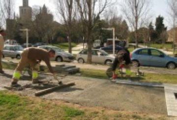 Millores en un tram de la vorera a l'avinguda Francesc Macià