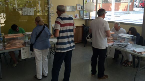 La participació a les sis a Sant Cugat és del 49%, nou punts per sota que al desembre