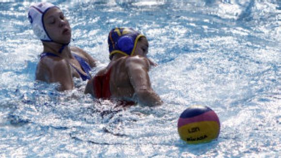 La selecció femenina de waterpolo inicia l'Europeu amb derrota