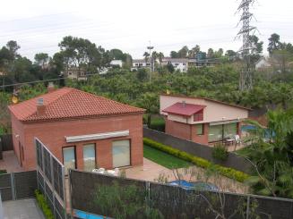 Comença l'enderroc d'un dels xalets construïts en zona verda a Valldoreix