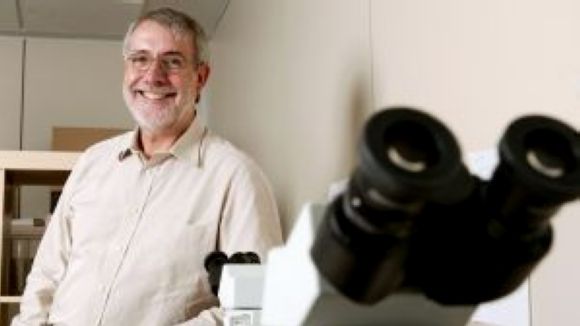 Alt: X.Bosch: 'Deixar de fumar, reduir l'alcohol, cuidar la dieta i fer exercici són els pilars per evitar el càncer'