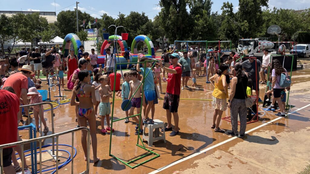 Alt: Les entitats regnen a la Festa Major de Mira-sol