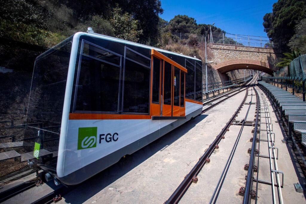 Alt: El Funicular de Vallvidrera atura el servei per revisió