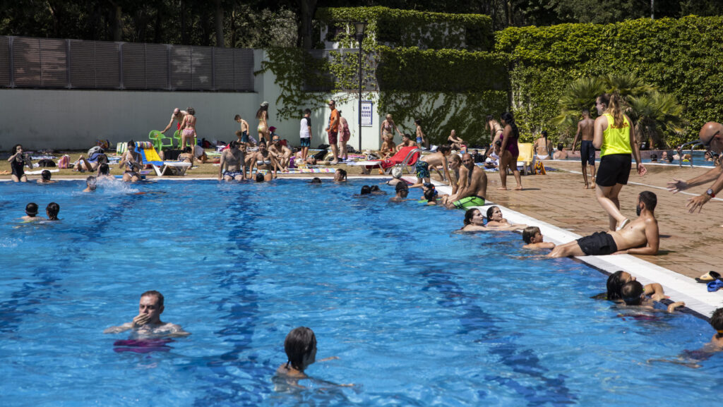 Alt: Les piscines de Sant Cugat obren gratuïtament aquest dimarts per l'onada de calor