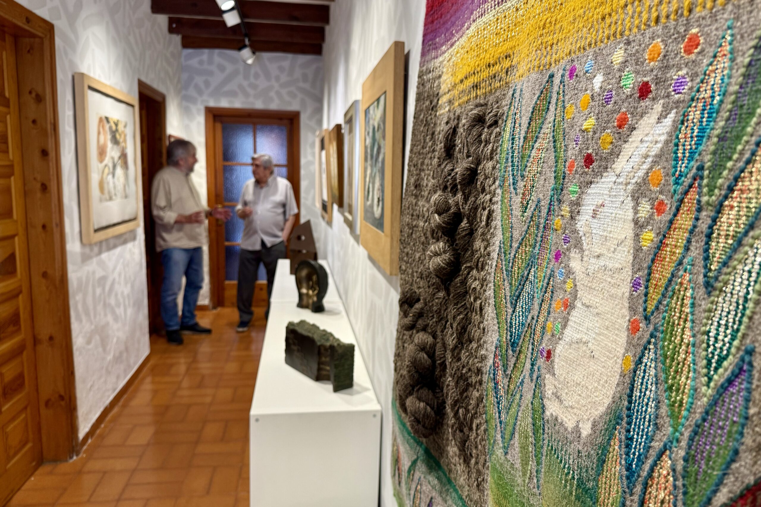 L'Escola Catalana del Tapís reviu a Sant Cugat amb una exposició retrospectiva i reivindicativa