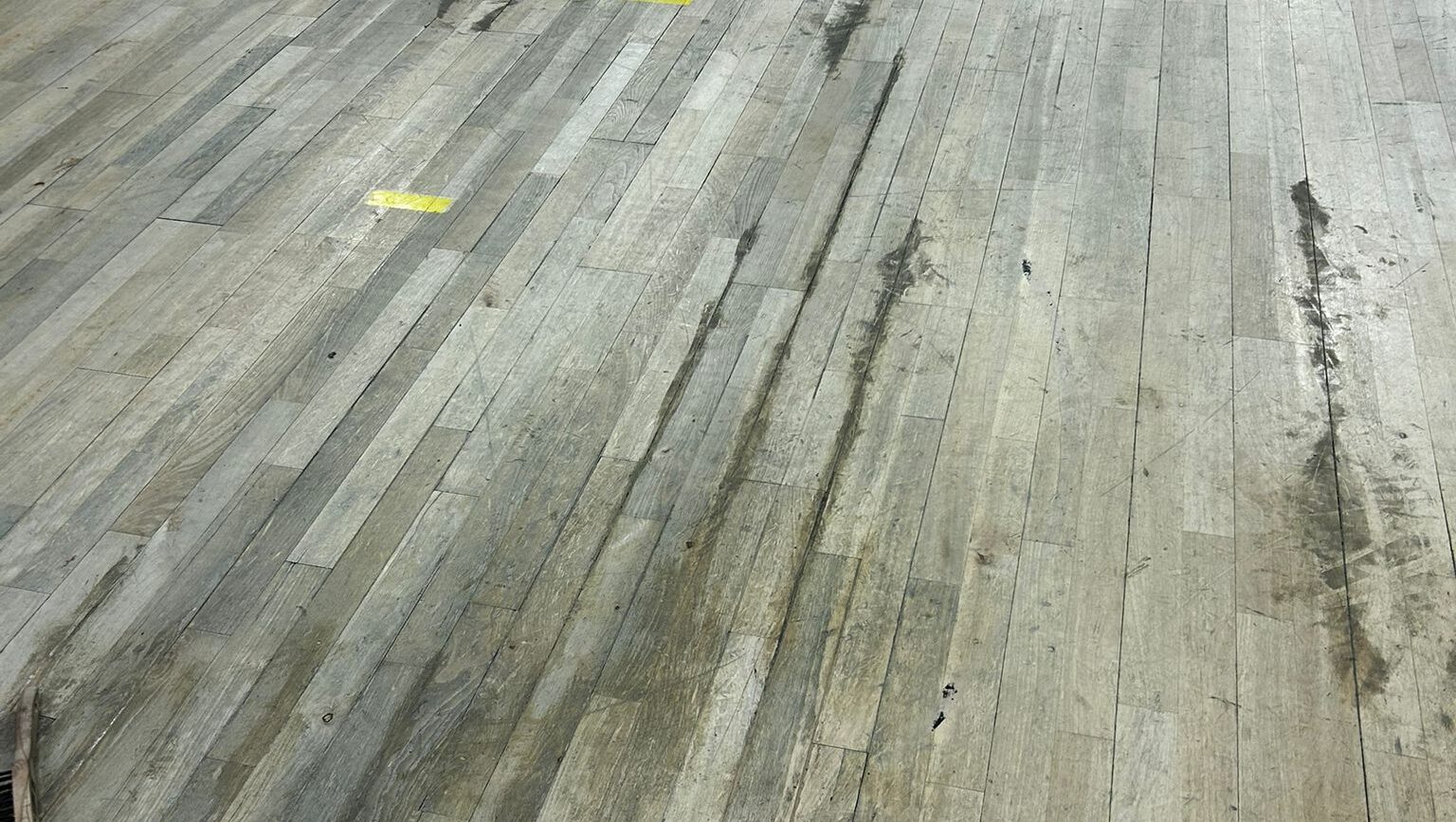 Mitja pista del Pav 2 impracticable per 'una misteriosa resina'