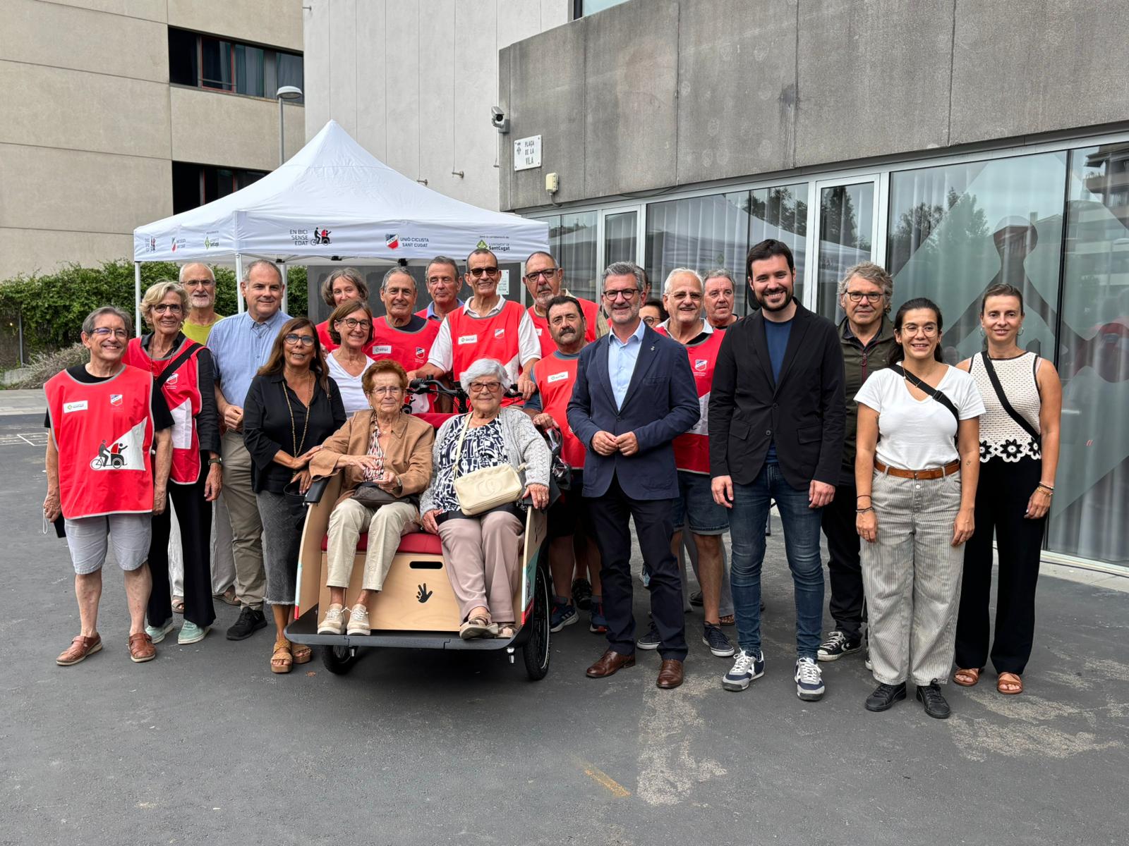 El projecte 'En bici sense edat' passa a tenir dos tricicles