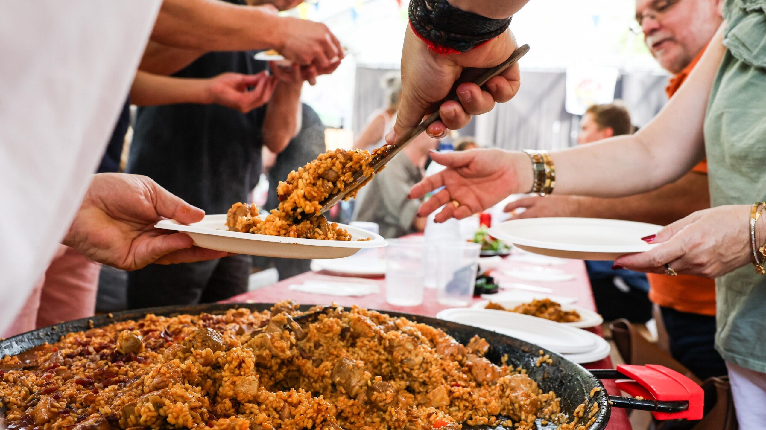 El concurs de paelles de Valldoreix, un àpat que fa germanor