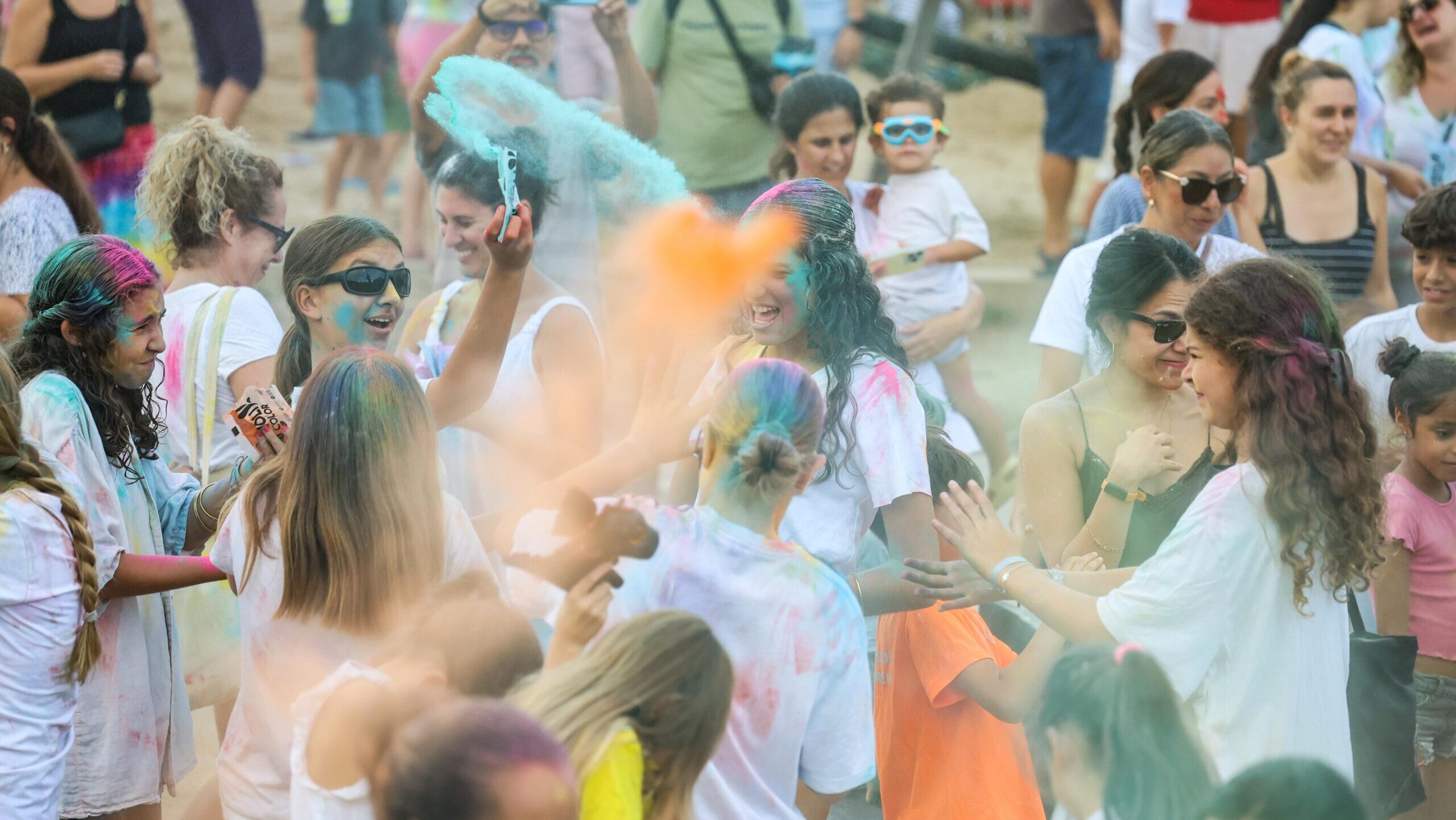 Un esclat de color tanca la Festa Major de Volpelleres