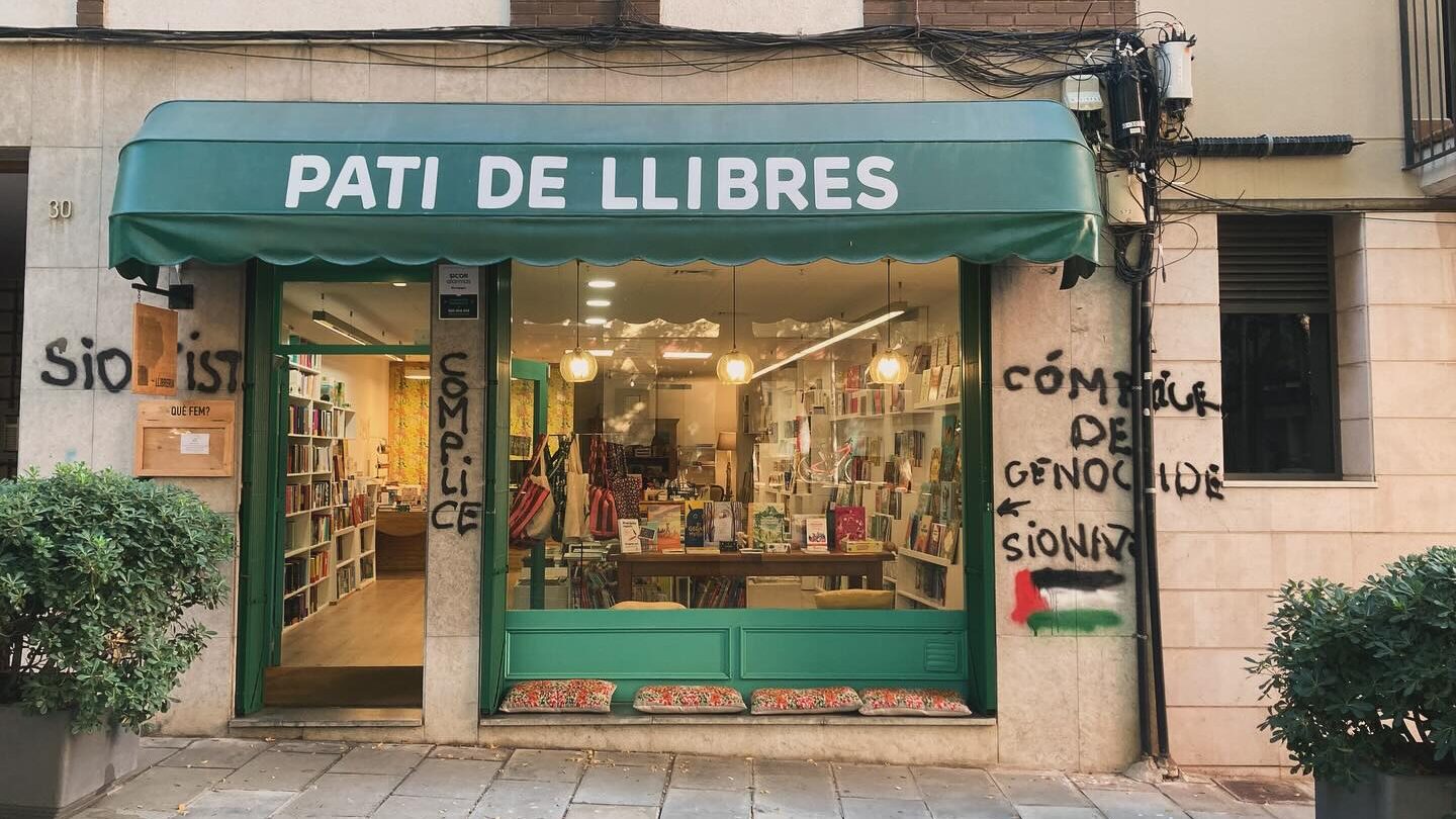 Pati de Llibres es reafirma com un espai de diàleg després de les pintades que l'acusaven de 