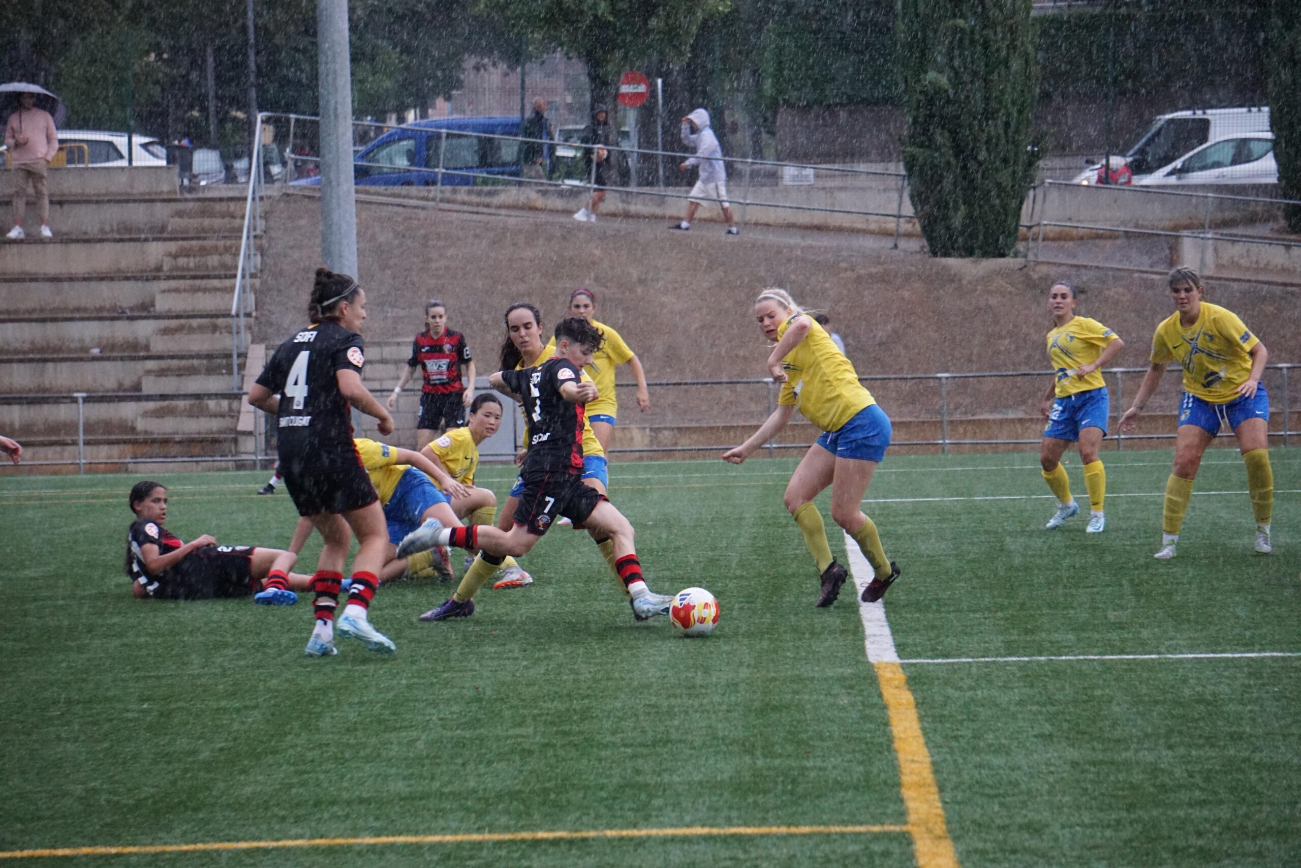 El SantCu femení debuta a Tercera Federació amb falta de punteria i derrota