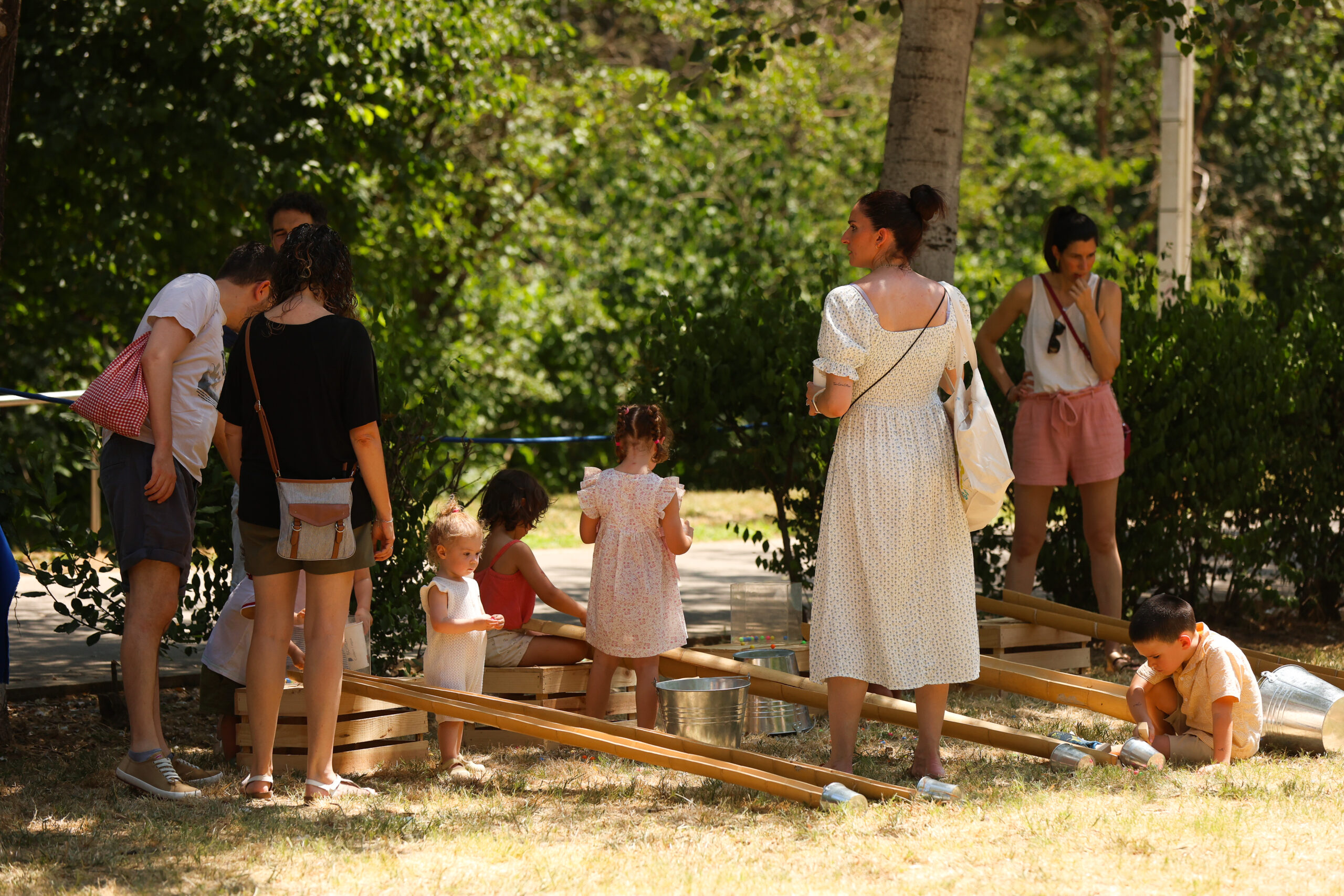 L'Ajuntament revisarà els parcs infantils per millorar les zones d'ombres