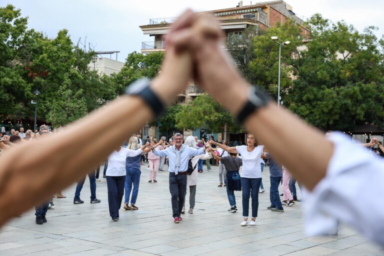 FM La Floresta: Ballem a la plaça del poble - Imatge destacada