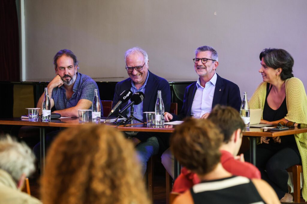 Alt: El Festival Nacional de Poesia a Sant Cugat celebra 25 anys amb humor i festa