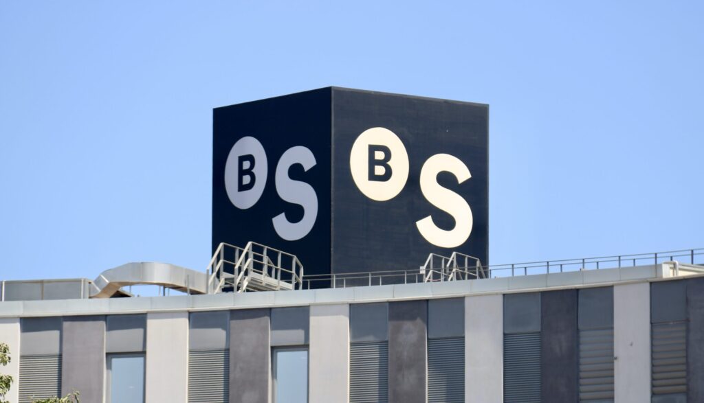 Alt: El Banc Sabadell s'imposa i l'opa del BBVA fracassa després d'aconseguir només un 25% d'acceptacions